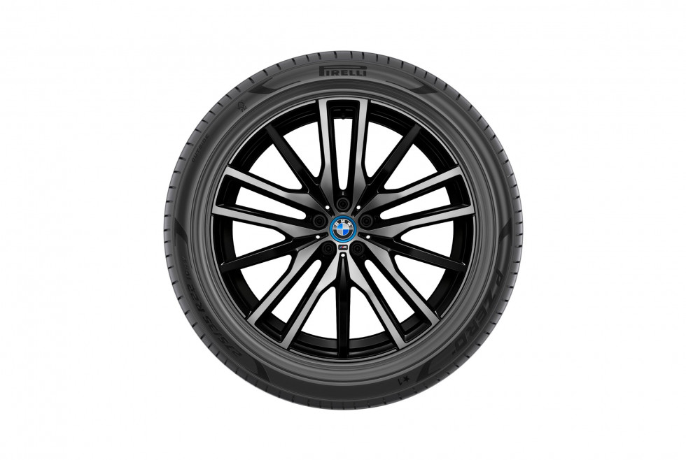 P Zero front lettering BMW Lr