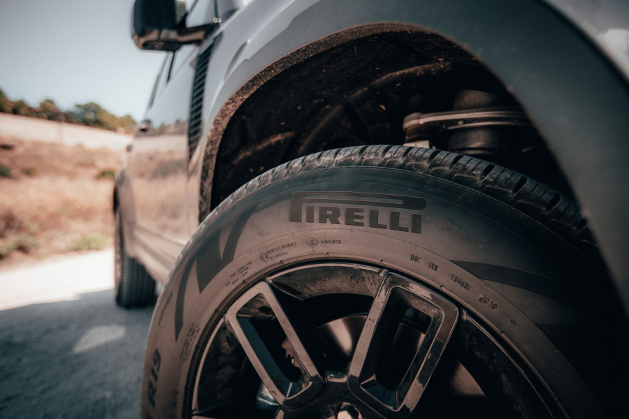 Scorprion Pirelli  Land Rover