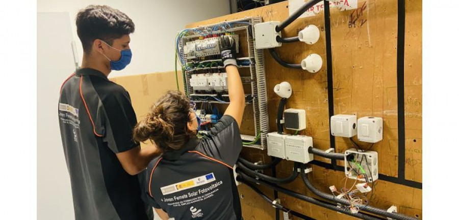 Alumnado PFAE Solar Fotovoltaica Femete