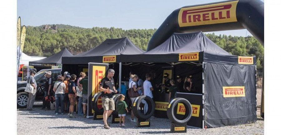 Stand Pirelli land rover party