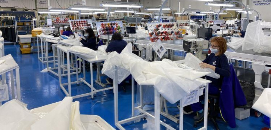 produccion batas pantallas grupo antolin