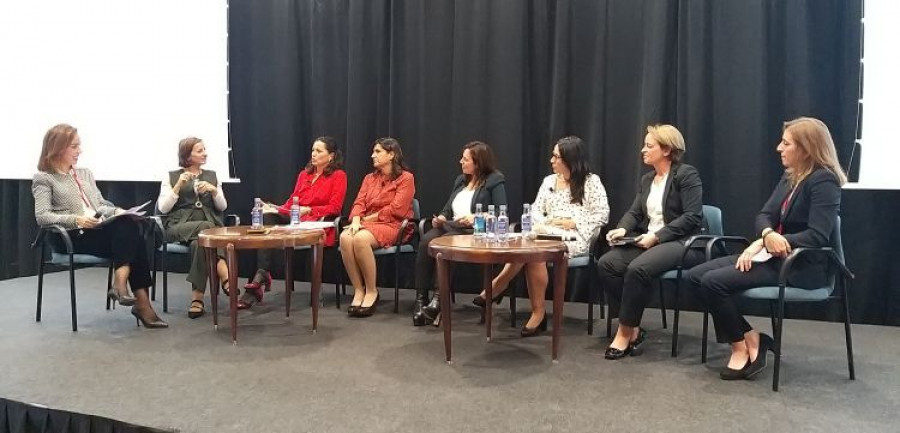 mesa mujeres CIRA debate