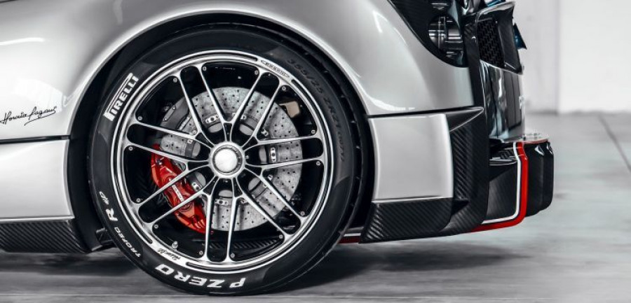 Pagani Huayra Roadster BC pirelli