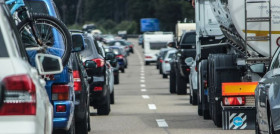 carretera trafico coches neumaticos