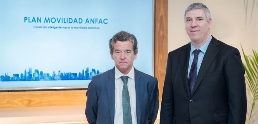 El presidente de ANFAC, José Vicente de los Mozos (derecha), y el vicepresidente ejecutivo de la asociación, Mario Armero.