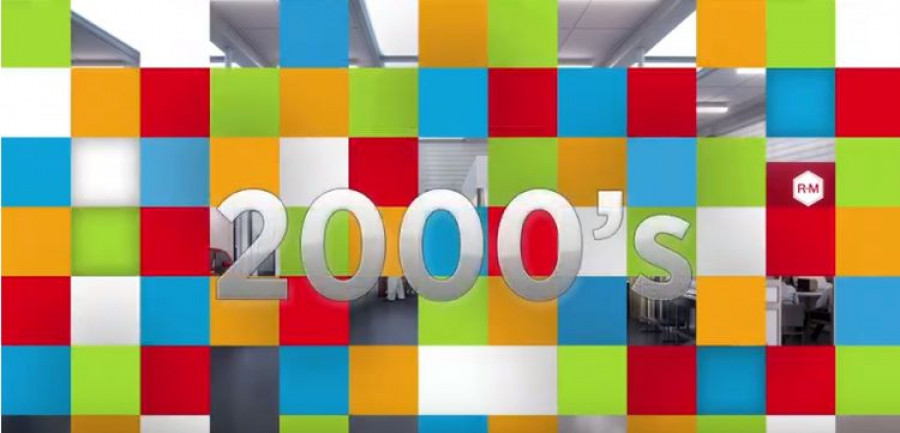 R M video 100 años