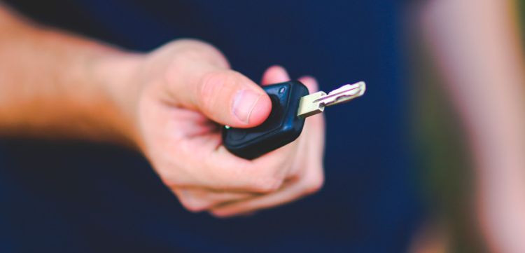 cambiar pila del coche mapfre