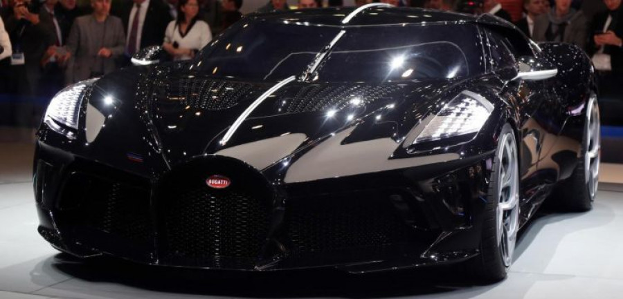Bugatti La Voiture Noire carglass
