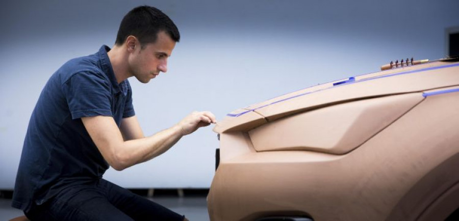 SEAT escultor arcilla
