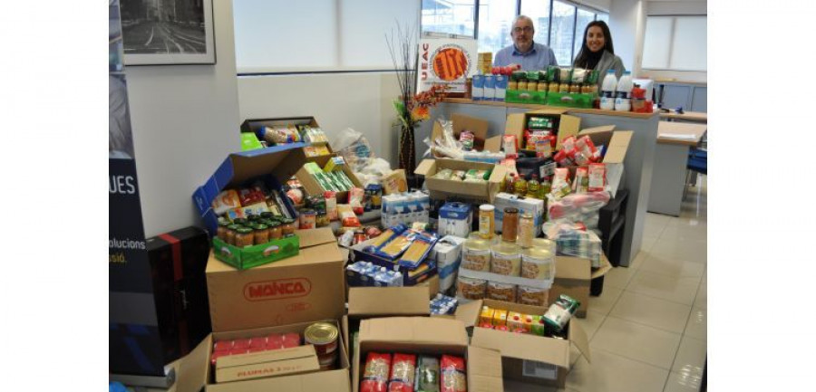 UEAC tallere solidario libros comida