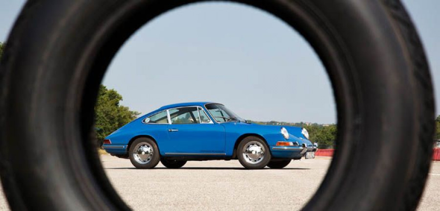 high_porsche_satisfies_the_tremendous_demand_for_ideal_tyres_for_each_vehicle_generation_by_conducting_extensive_tests_and_new_releases_2016_porsche_ag_