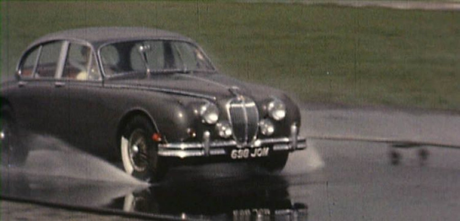 dunlop_aquaplaning_low