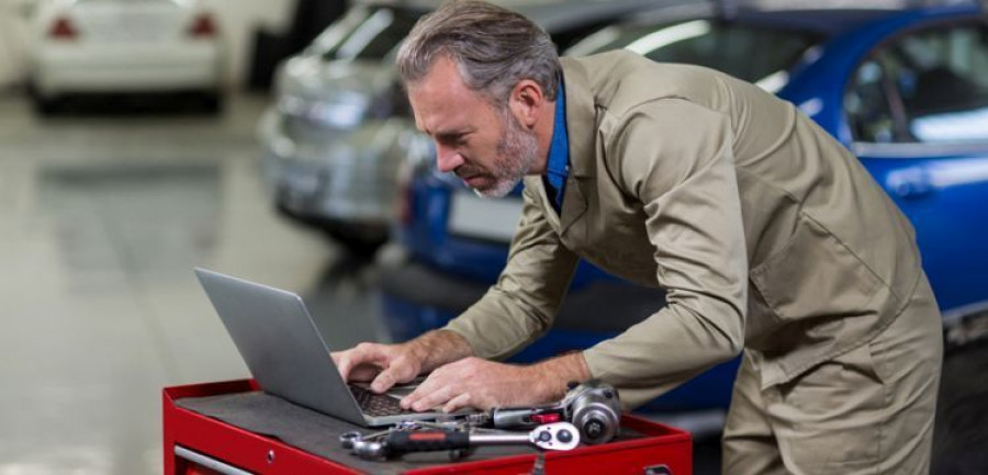Mechanic using laptop