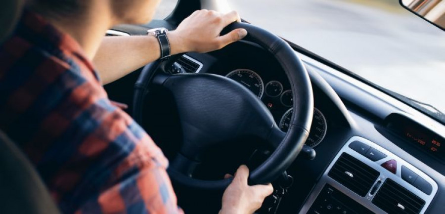 ajusa_conduccion_coche
