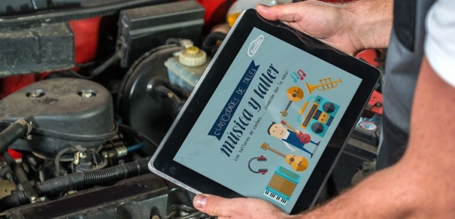 Mechanic using a tablet pc at the repair garage