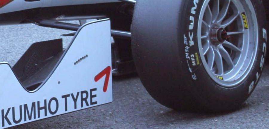 Formula_3_equipado_Kumho