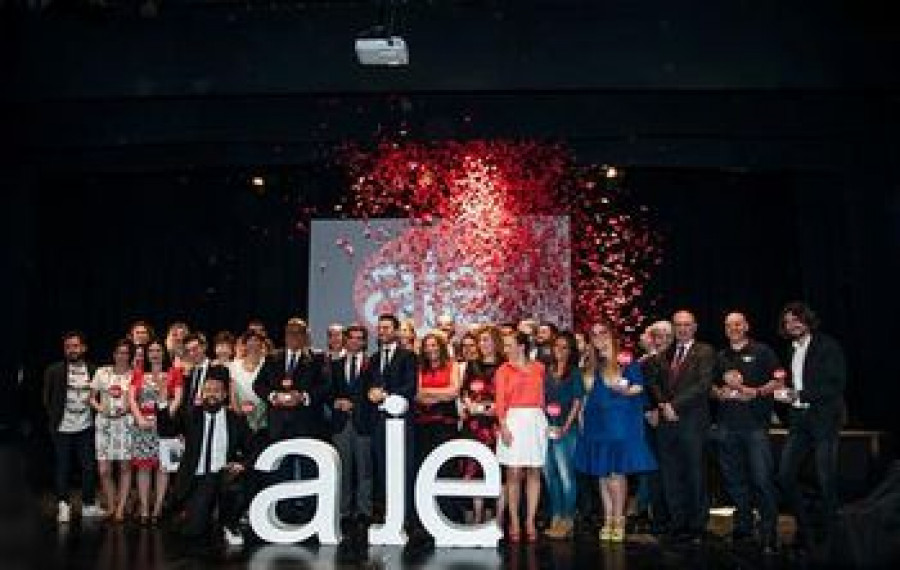 Iveco_premiar_concesionario_Garrido_jovenes