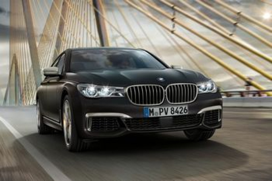 bmw_750_motor_sorprender