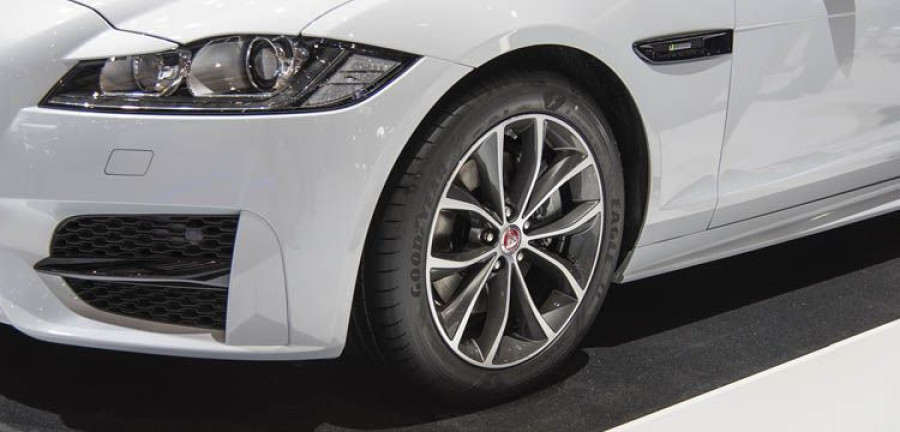 Goodyear_asimetric_Jaguar