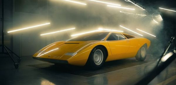 Lamborghini Countach LP500 Pirelli