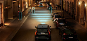 150050 The all new Volvo XC90   City Safety in darkness