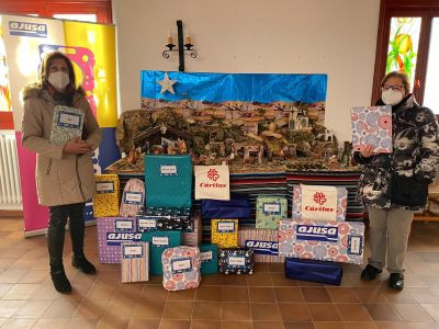 Entrega regalos ajusa caritas reyes