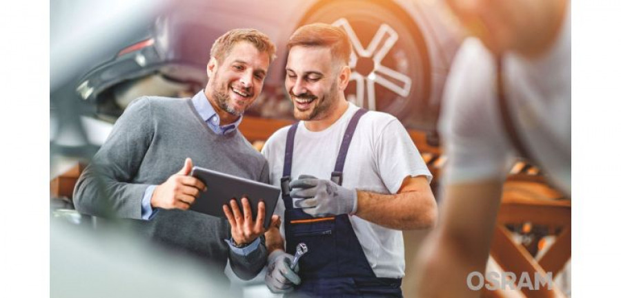 Osram dam 23115040 Car mechanics at work retouched destacada