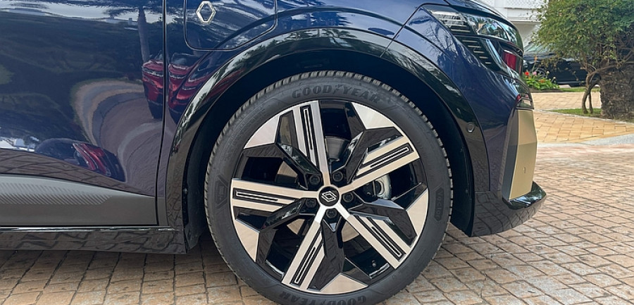 Renault megane e tech goodyear 2