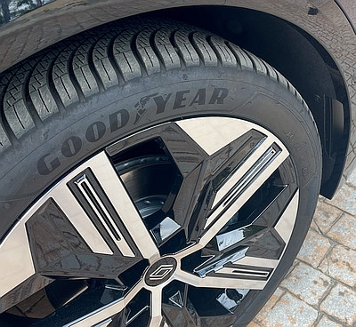 Renault megane e tech goodyear 3