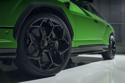 LAMBORGHINI URUS PERFORMANTE Pirelli P ZERO