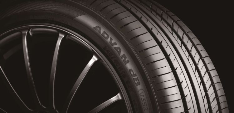 Yokohama Advan dB V552