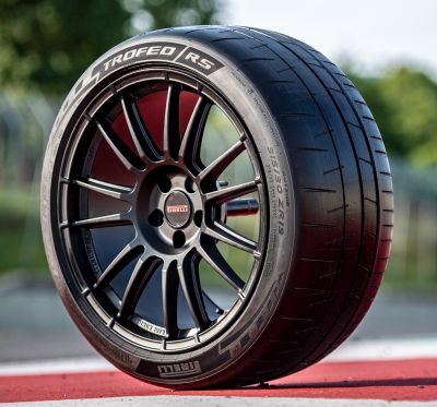 Pirelli P Zero Trofeo RS