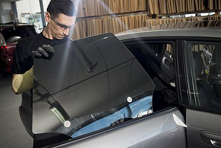 Carglass y Helping Cu00e1ncer lu00e1minas de protecciu00f3n solar