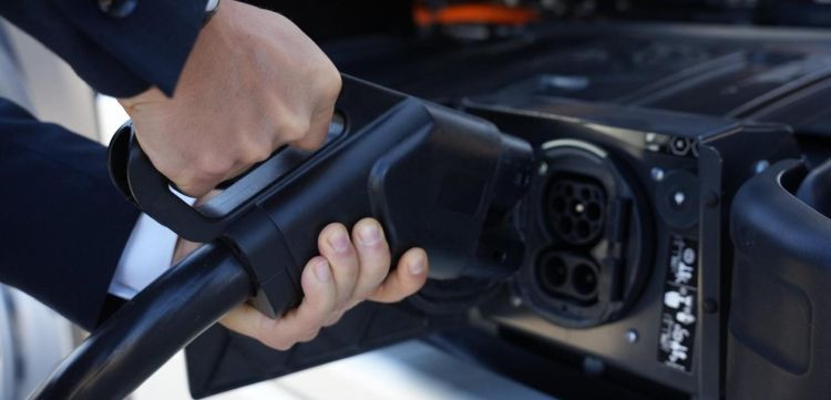 Punto recarga publica vehiculos electricos endesa aedive