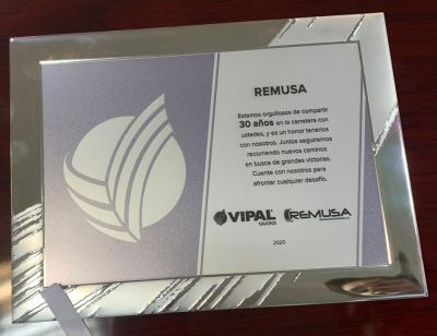 Remusa Vipal placa homenaje